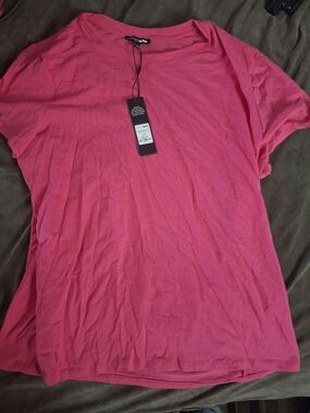 Fashion Nova Women's Hot Pink Short Sleeve Crewneck Tee